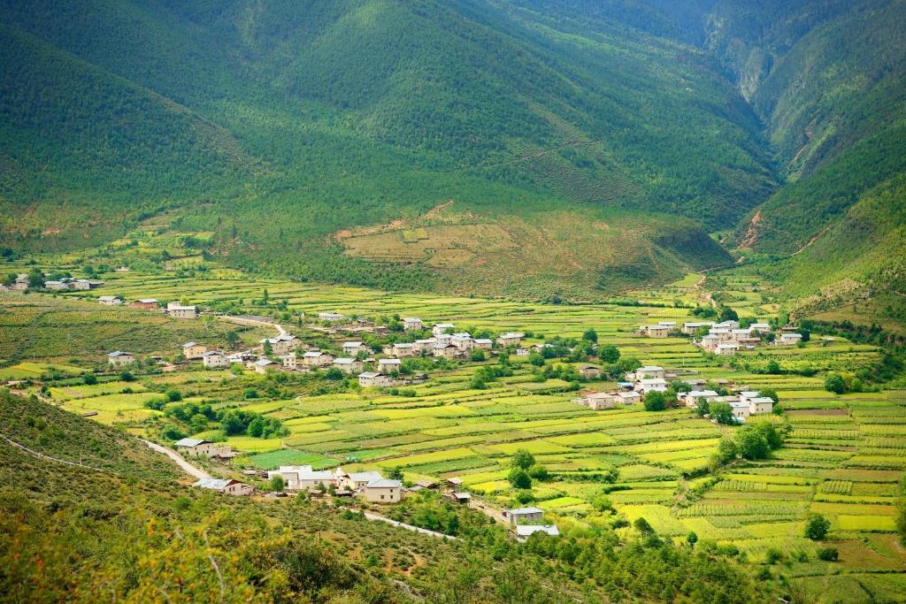High Mountain Resort-Deqin Buitenkant foto